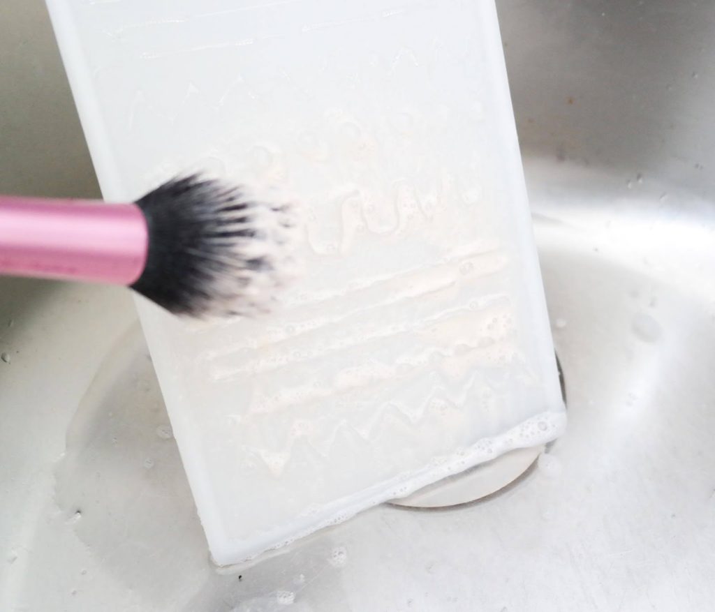 diy-nettoyage-pinceaux-brush-cleaner